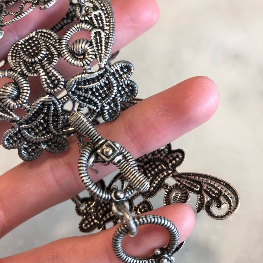 Vintage Ornate Design Bracelet - Picture 6 of 9